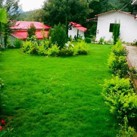 The Village Retreat Resort , Guptkashi Gupta Kāshi Екстериор снимка