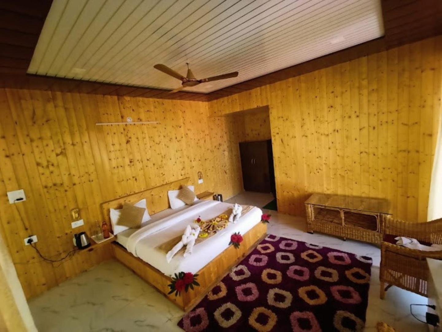 The Village Retreat Resort , Guptkashi Gupta Kāshi Екстериор снимка